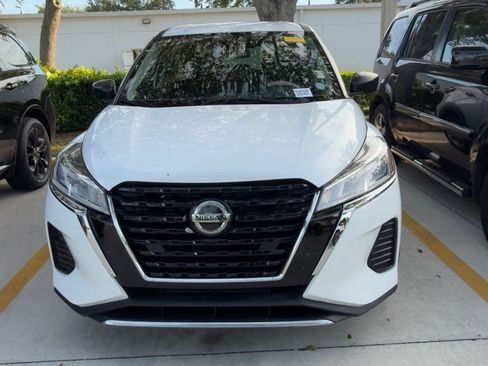 Used 2021 Nissan Kicks S FWD image 3