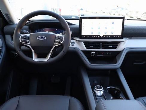 Used 2026 Ford Explorer Active w/ Active Comfort Package AWD/4WD image 6