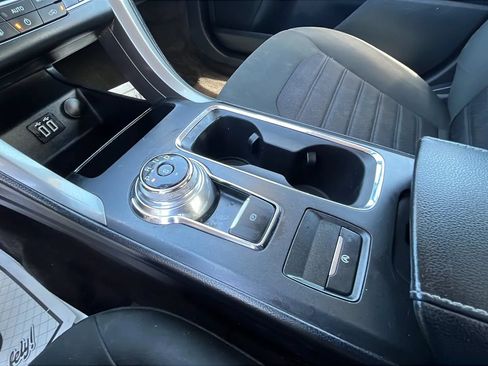 Used 2019 Ford Fusion SE FWD image 26