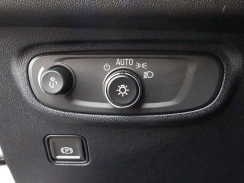 Used 2024 GMC Terrain SLE image 16