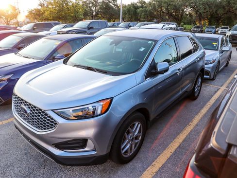 Used 2023 Ford Edge SEL AWD/4WD image 3