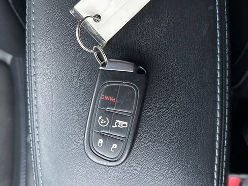 Used 2019 Jeep Cherokee Latitude Plus w/ Comfort/Convenience Group image 30