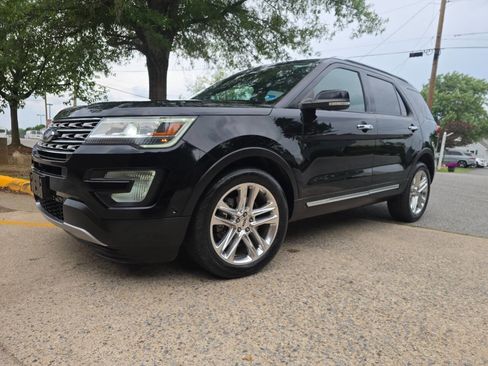 Used 2017 Ford Explorer Limited w/ Equipment Group 301A AWD/4WD image 1