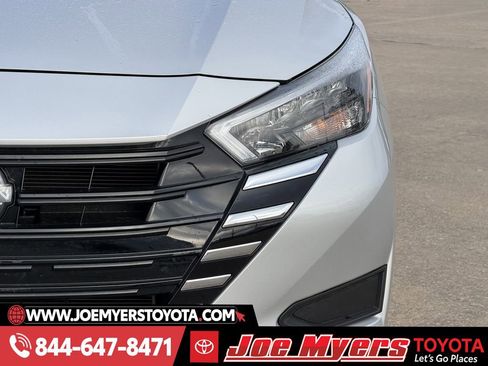 Used 2025 Nissan Versa SV image 4