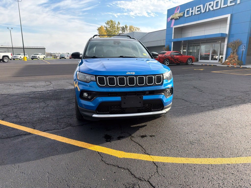 Used 2023 Jeep Compass Limited AWD/4WD image 3