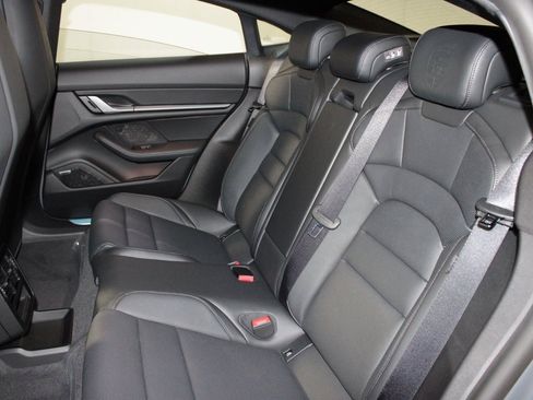 Used 2025 Porsche Taycan image 36