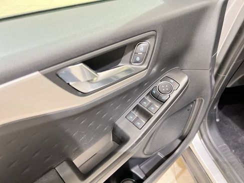 Used 2020 Ford Escape SE FWD image 21