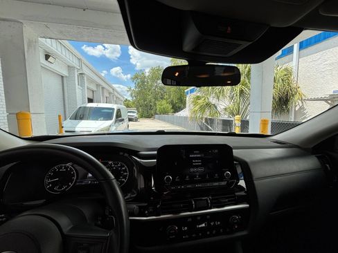 Used 2025 Nissan Pathfinder SV FWD image 35