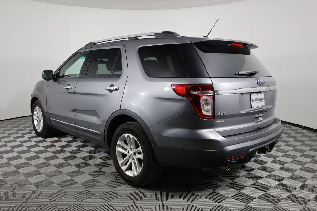 Used 2014 Ford Explorer XLT w/ Equipment Group 202A FWD image 4