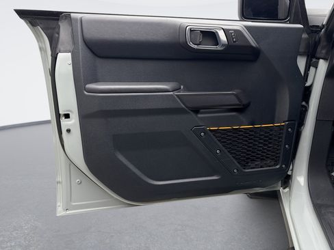 Used 2024 Ford Bronco Badlands image 9