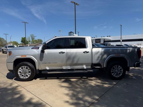 Used 2022 GMC Sierra 2500 Denali image 8