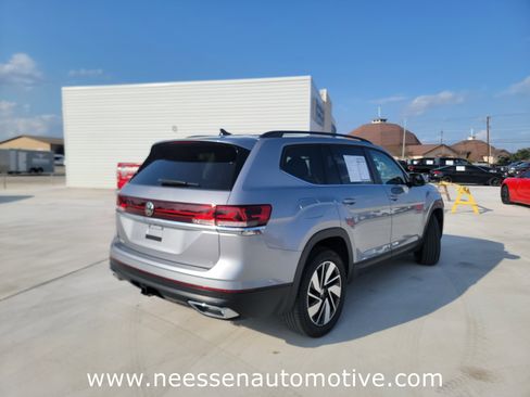 Used 2024 Volkswagen Atlas SE image 7