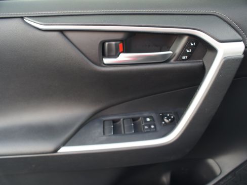 Used 2019 Toyota RAV4 Limited w/ Advanced Technology Package FWD image 30