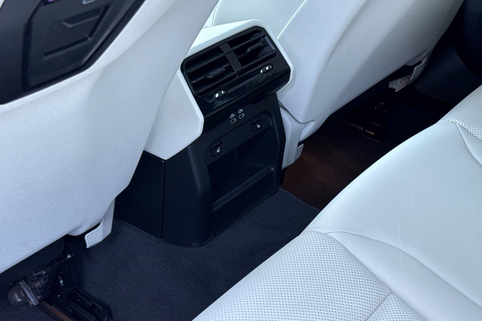 Certified 2025 BMW 550e xDrive w/ Premium Package AWD/4WD image 16