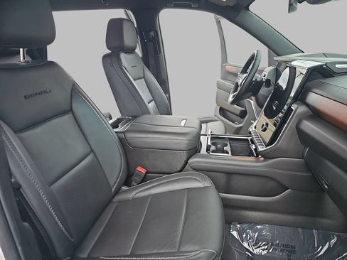 Certified 2025 GMC Yukon Denali AWD/4WD image 13