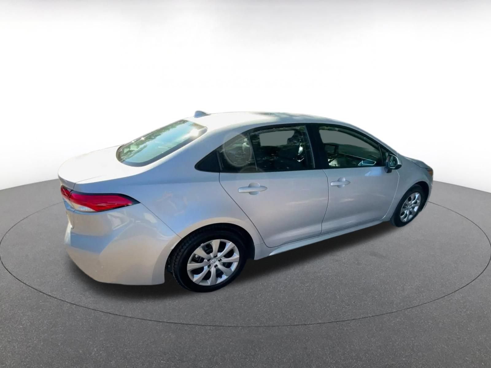 Used 2025 Toyota Corolla LE FWD image 14