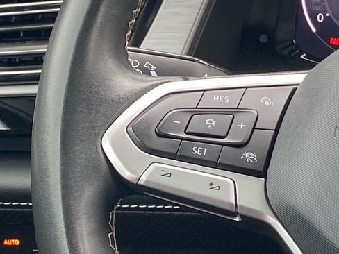 Certified 2024 Volkswagen Atlas Cross Sport SE w/ Panoramic Sunroof Package AWD/4WD image 7