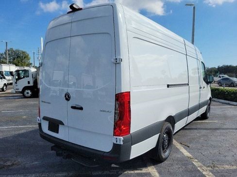 Used 2025 Mercedes-Benz Sprinter 2500 image 4