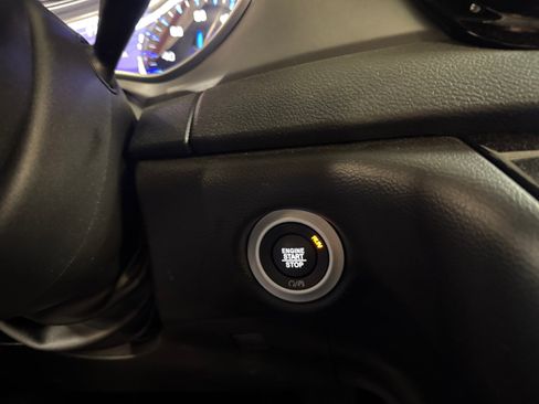 Used 2025 Chrysler Pacifica Select FWD image 28
