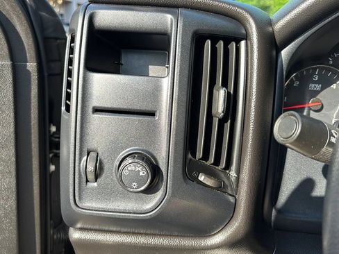 Used 2018 Chevrolet Silverado 1500 Custom w/ Custom Value Package image 12