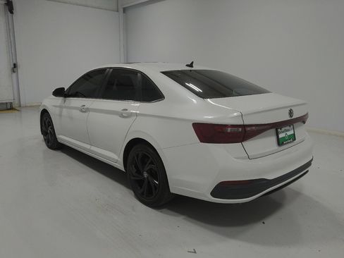 Used 2025 Volkswagen Jetta SE FWD image 5