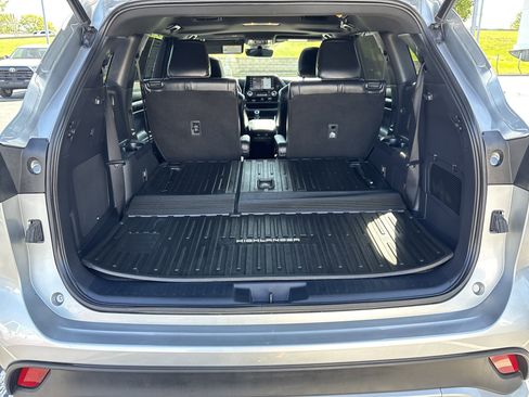 Used 2022 Toyota Highlander XSE AWD/4WD image 29