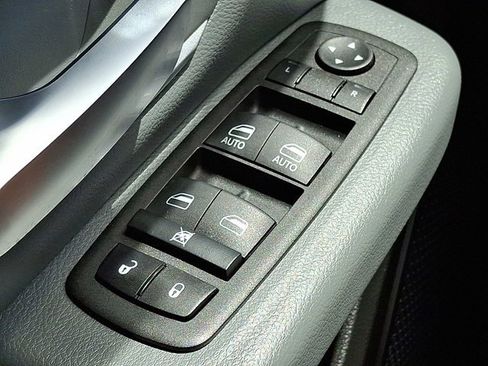 Certified 2022 RAM 1500 Big Horn image 29