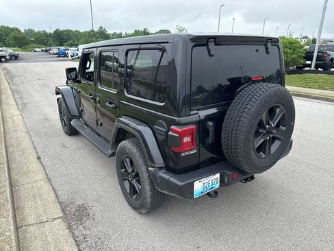 Used 2022 Jeep Wrangler Unlimited Sahara AWD/4WD image 4