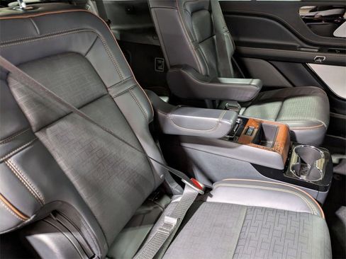 Certified 2025 Lincoln Aviator Black Label image 30