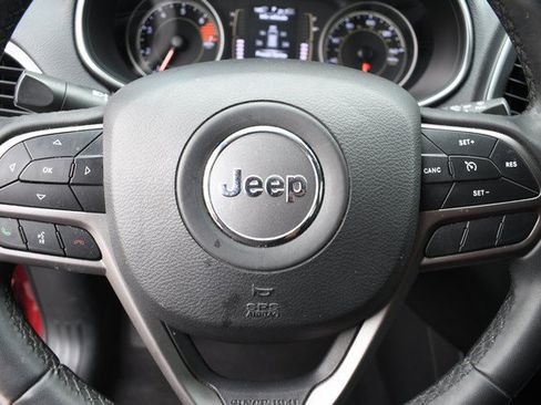 Used 2020 Jeep Cherokee Latitude Plus AWD/4WD image 30