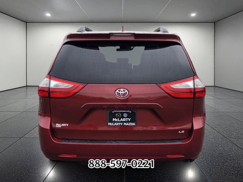 Used 2018 Toyota Sienna LE image 5