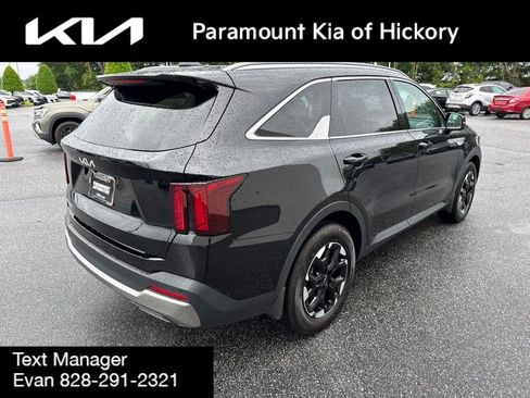 Used 2025 Kia Sorento S w/ Panoramic Sunroof Package FWD image 7
