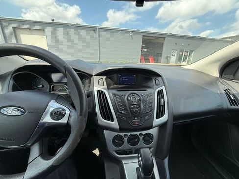 Used 2014 Ford Focus SE w/ SE Winter Package image 5