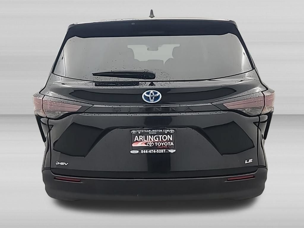 Used 2025 Toyota Sienna LE FWD image 6