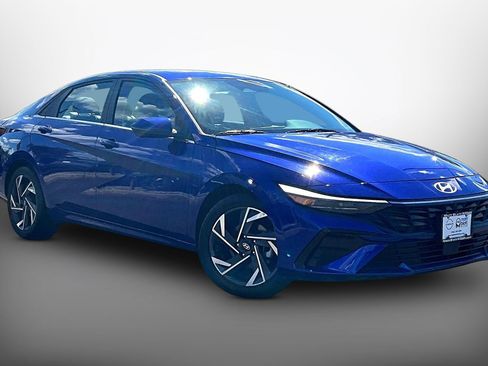 Used 2024 Hyundai Elantra Limited FWD image 10