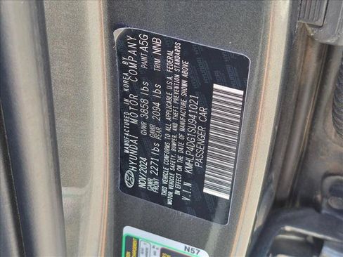 Used 2025 Hyundai Elantra Limited FWD image 25
