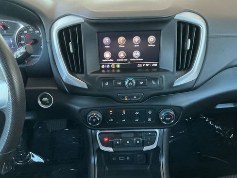 Used 2024 GMC Terrain SLE image 20