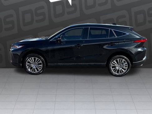 Used 2023 Toyota Venza Limited image 2