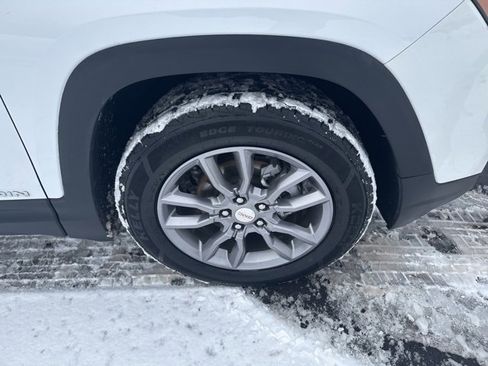 Used 2022 GMC Terrain SLT w/ Tech Package image 9