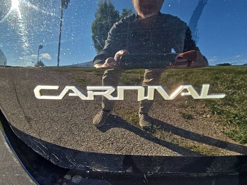 Certified 2023 Kia Carnival LX FWD image 6