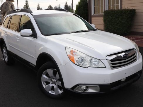 Used 2011 Subaru Outback 2.5i Premium AWD/4WD image 1