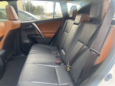 Used 2018 Toyota RAV4 SE image 6