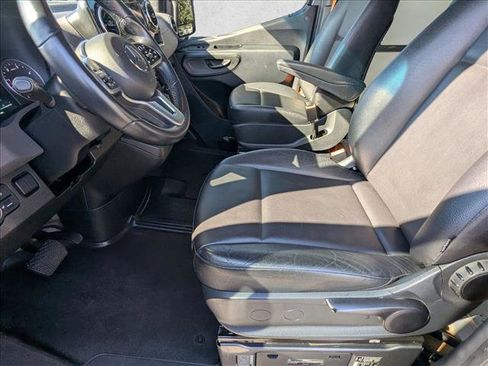 Used 2022 Mercedes-Benz Sprinter 4500 image 16