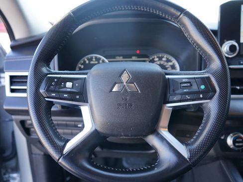 Used 2022 Mitsubishi Outlander SE image 22