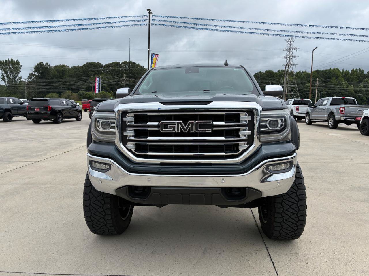 Used 2017 GMC Sierra 1500 SLT AWD/4WD image 3