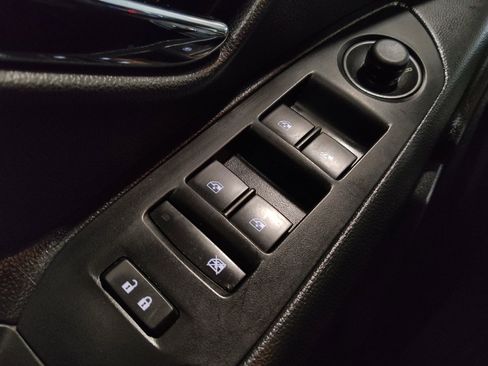 Used 2020 Chevrolet Trax LT w/ LT Convenience Package FWD image 27