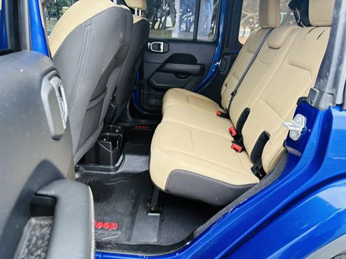 Used 2018 Jeep Wrangler Unlimited Sahara image 10