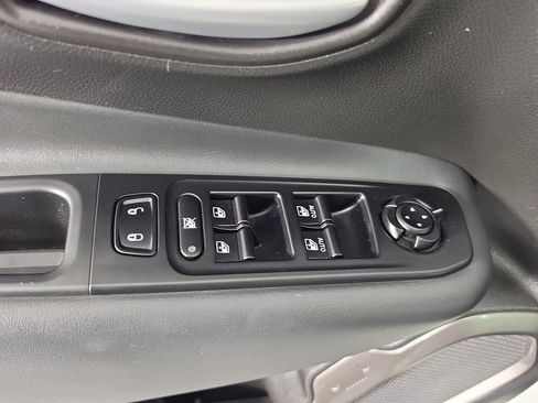 Used 2023 Jeep Renegade Latitude AWD/4WD image 10