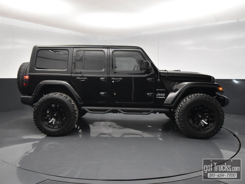 Used 2018 Jeep Wrangler Unlimited Sahara AWD/4WD image 49