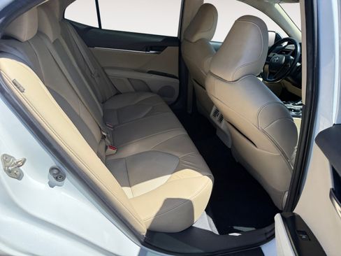 Used 2020 Toyota Camry XLE FWD image 18